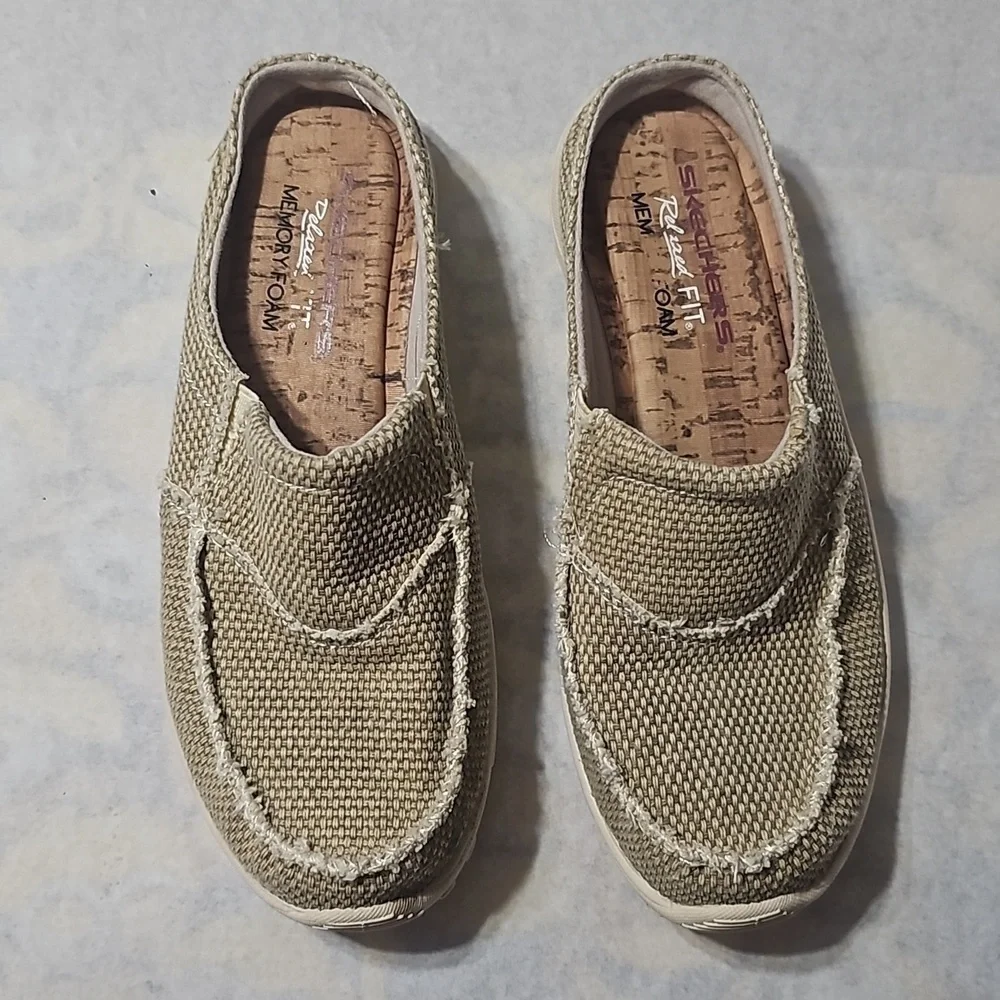 Skechers Slipon Sneakers 👟